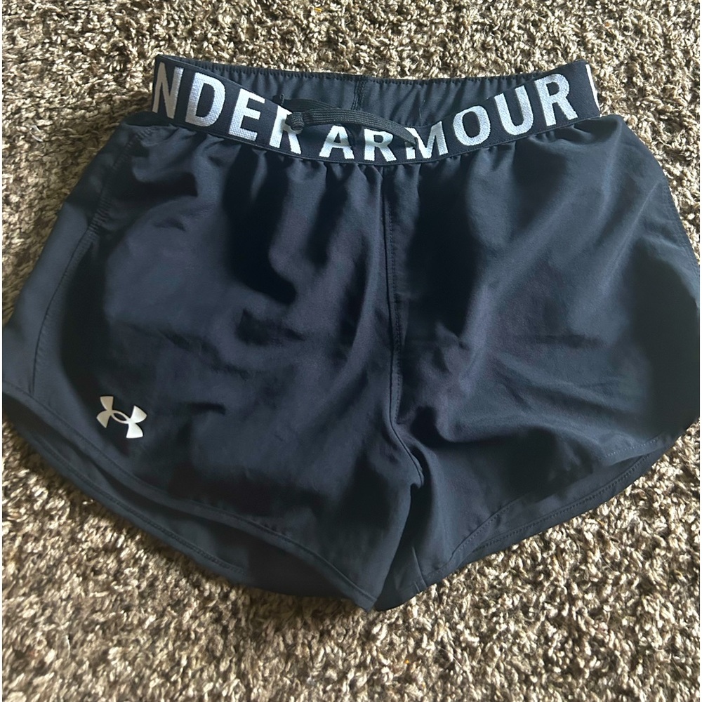 Youth medium under armor shorts.